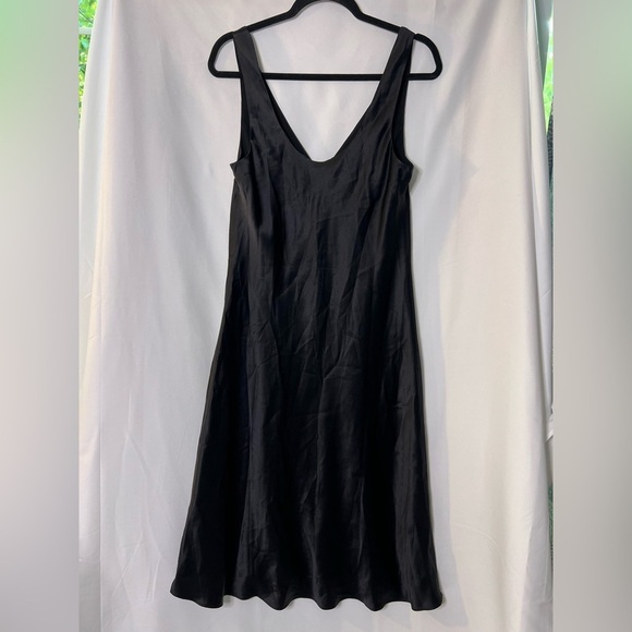 Reformation Lila V-Neck Satin Dress Size Large - Picture 7 of 10